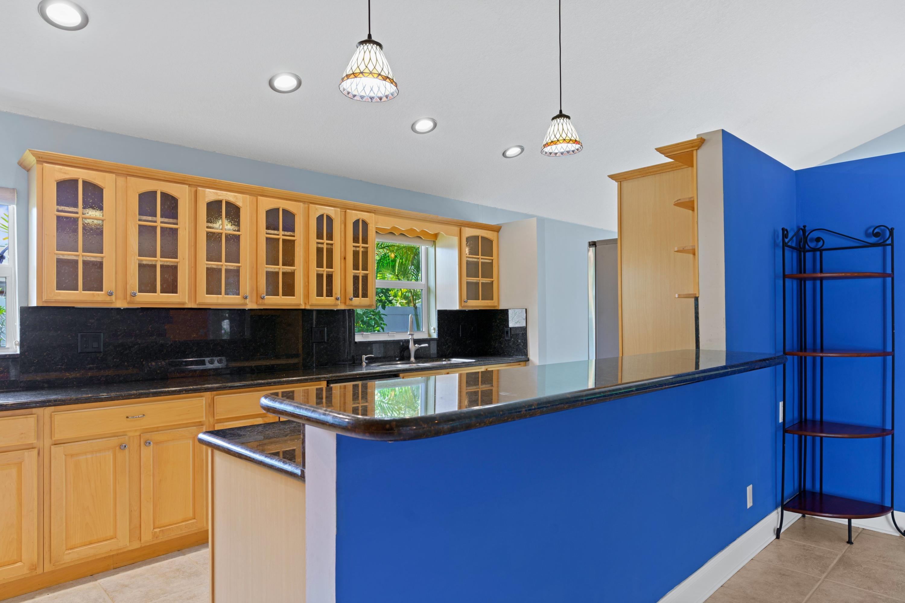 4545 Brandywine Drive Boca Raton, FL 33487 - Photo 5 of 32 Kitchen Bar