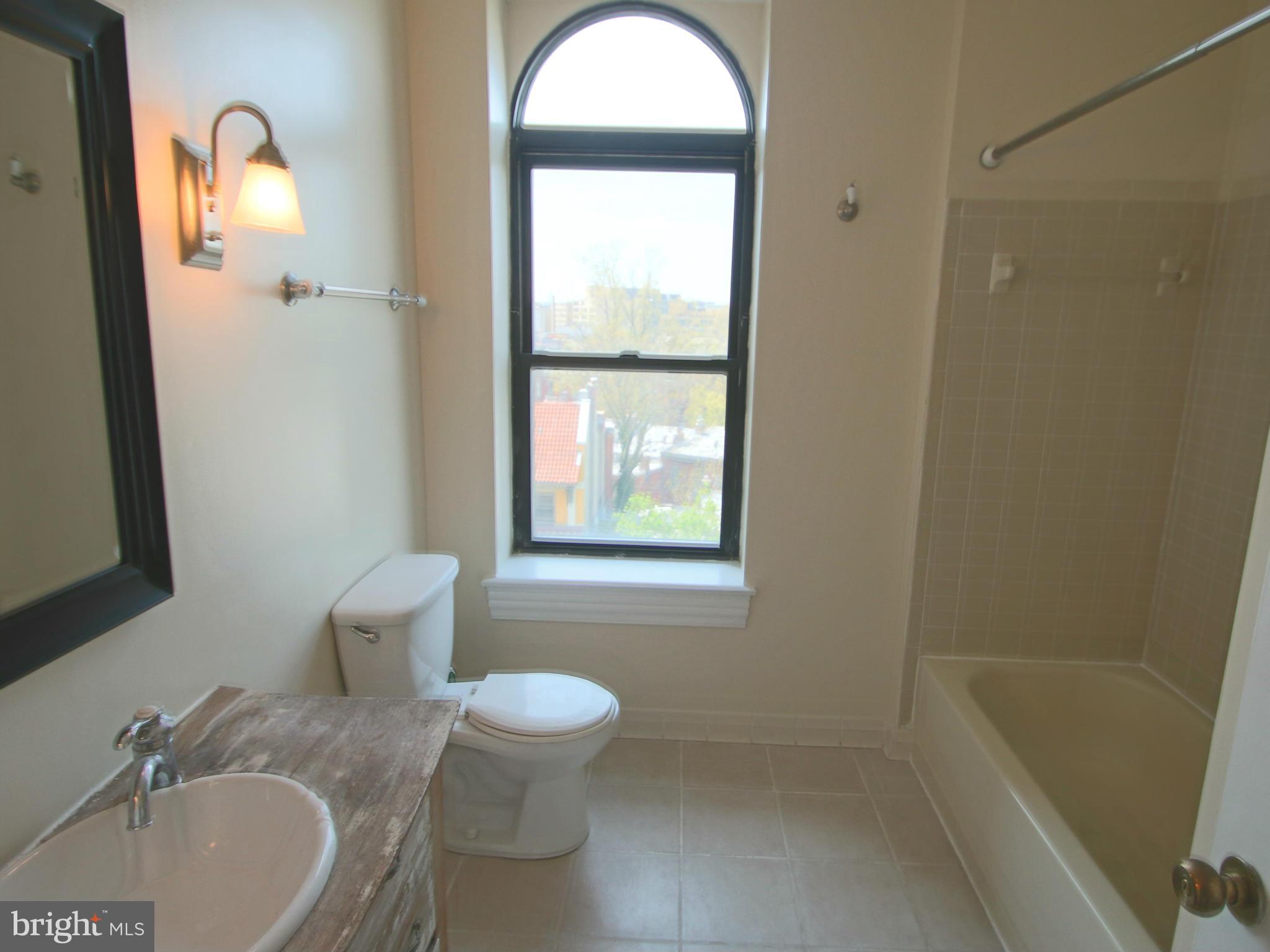 1325 13th Street Northwest, Unit 602 Washington, DC 20005 - Photo 14 of 16 Bath