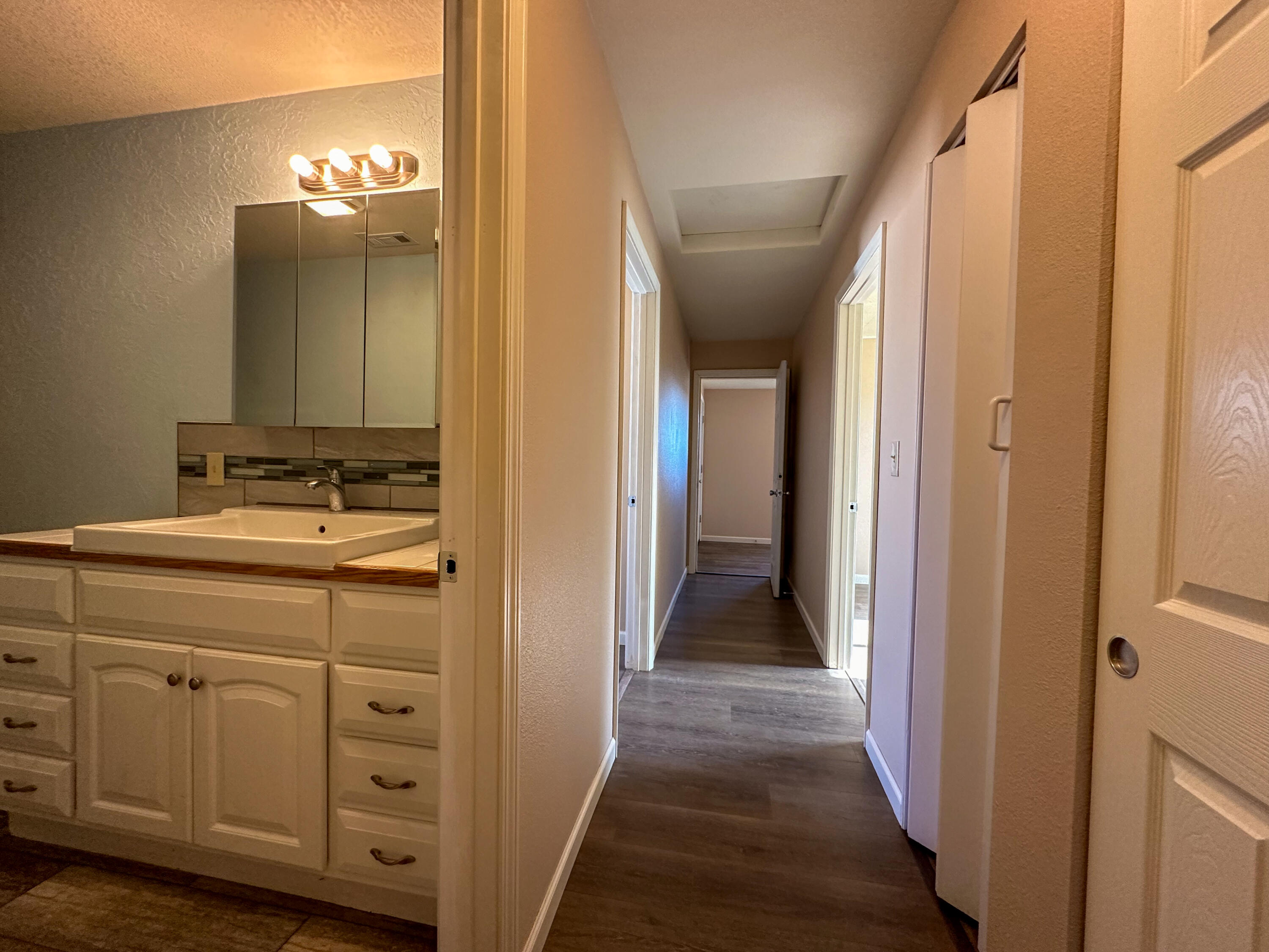 23939 Yellow Jacket Springs Road Beatty, OR 97621 - Photo 23 of 72 Hallway