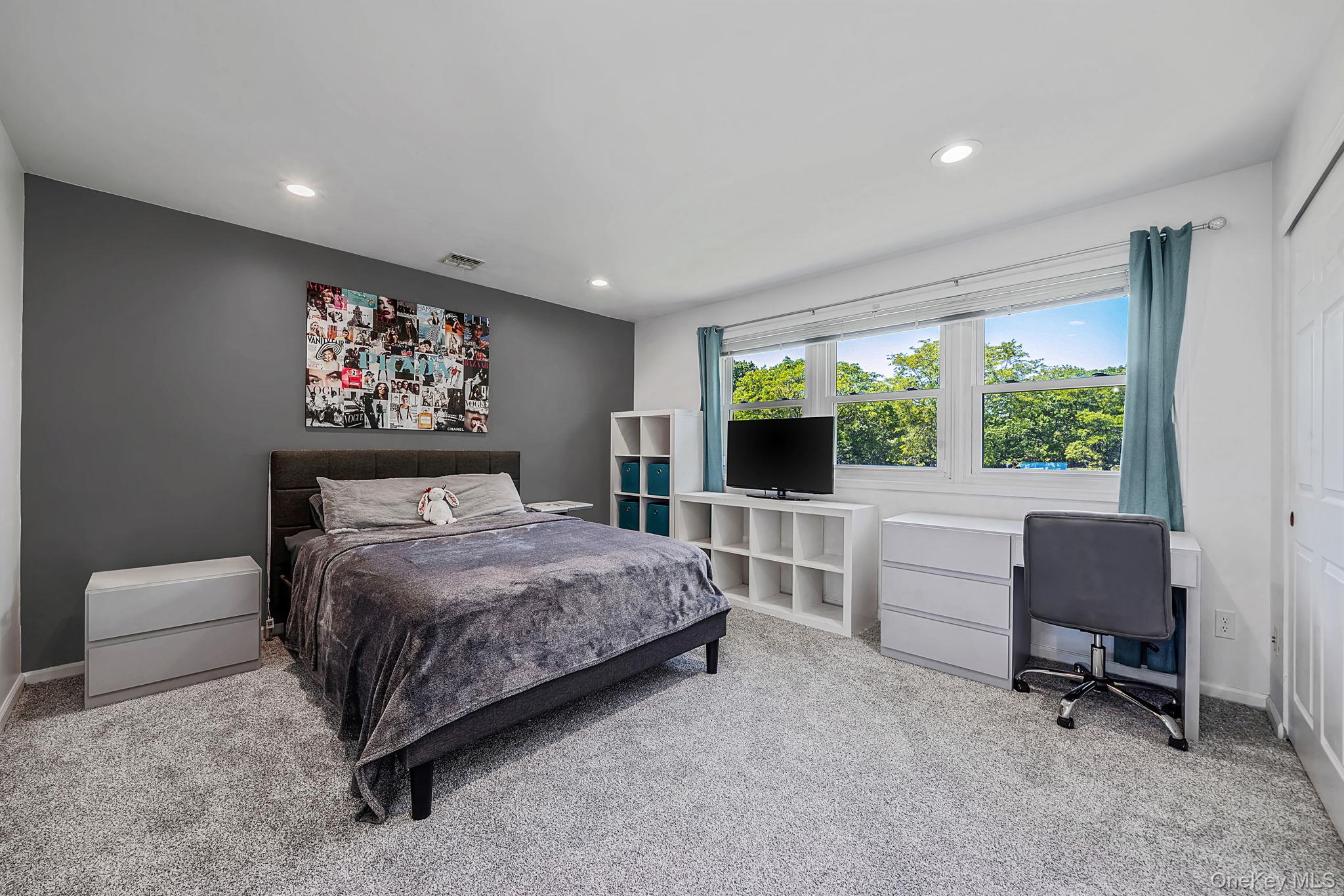 86 Hamlet Drive Commack, NY 11725 - Photo 26 of 36 Ensuite Bedroom #2