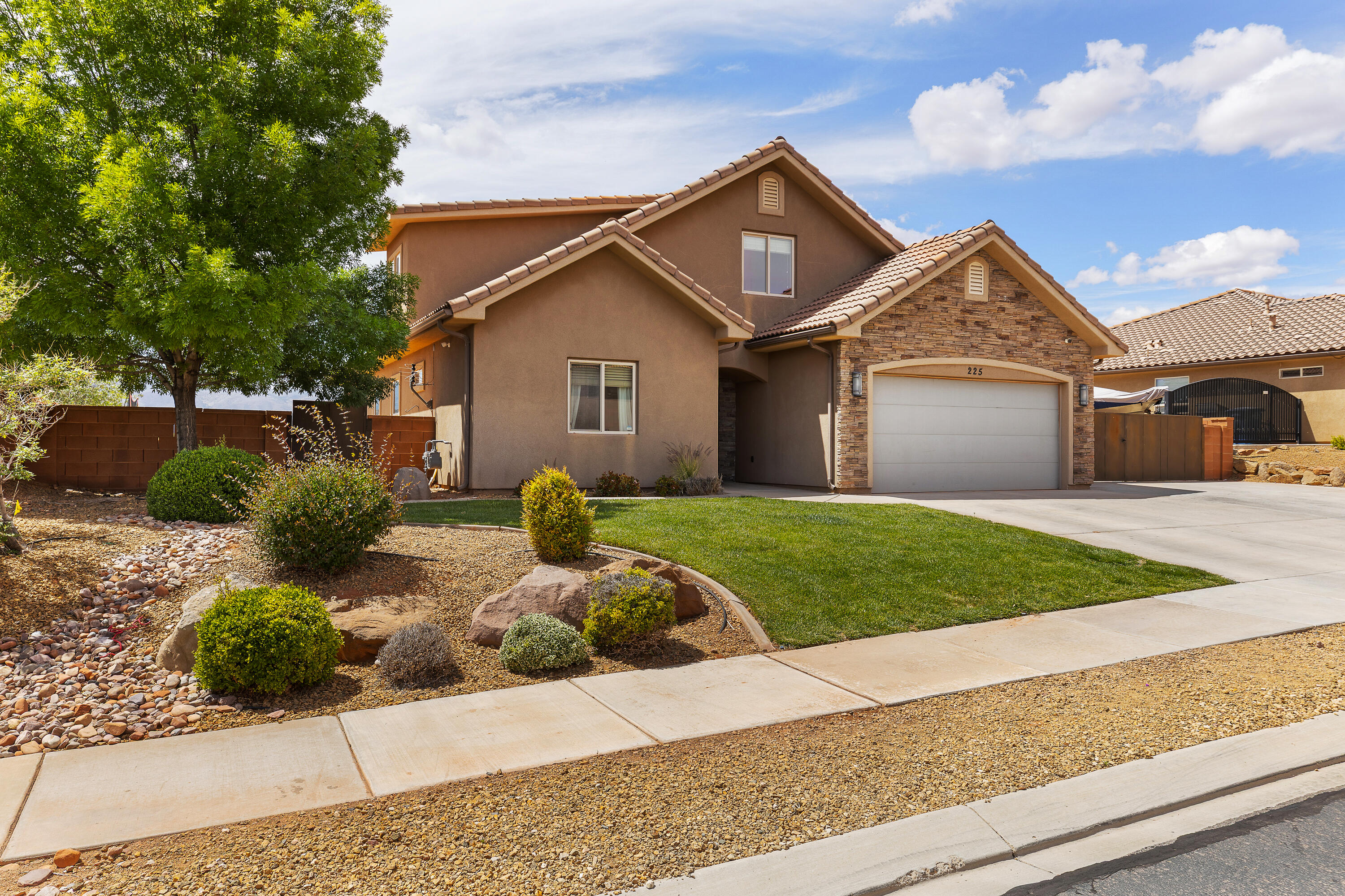 225 Falcon Court Ivins, UT 84738 - Photo 1 of 47 001. Front