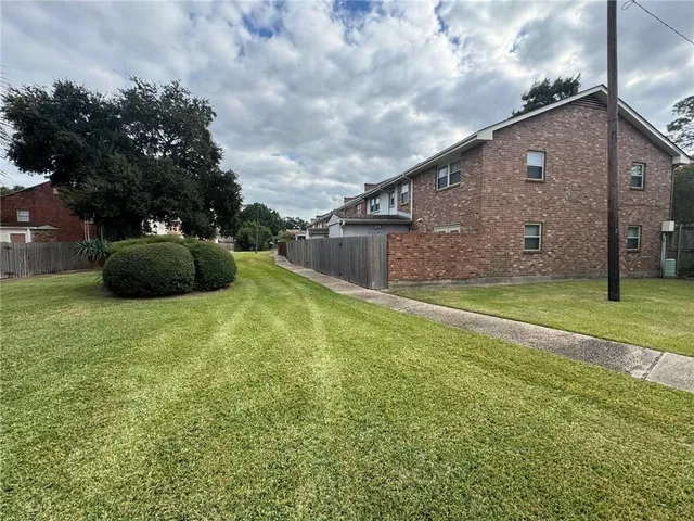 $135,000 | 309 B Cherry Blossom Lane, Gretna, LA 70056