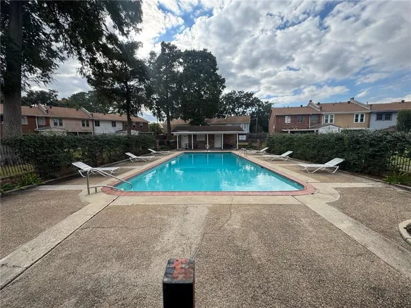 $135,000 | 309 B Cherry Blossom Lane, Gretna, LA 70056