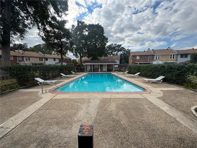 $135,000 | 309 B Cherry Blossom Lane, Gretna, LA 70056