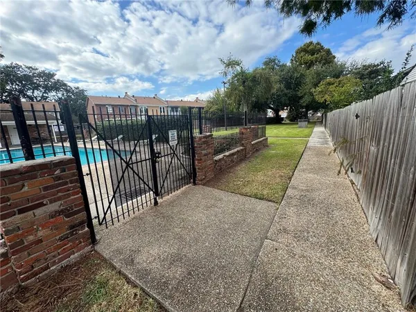 $135,000 | 309 B Cherry Blossom Lane, Gretna, LA 70056