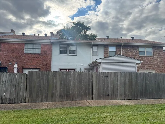 $135,000 | 309 B Cherry Blossom Lane, Gretna, LA 70056