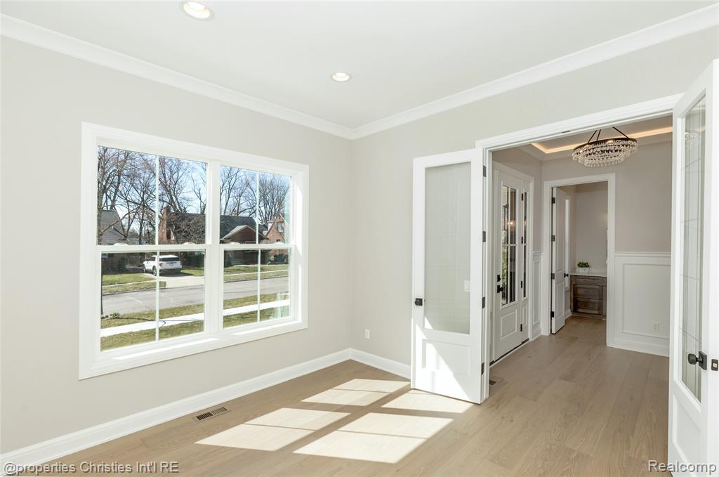 2093 Pembroke Road Birmingham, MI 48009 - Photo 21 of 57