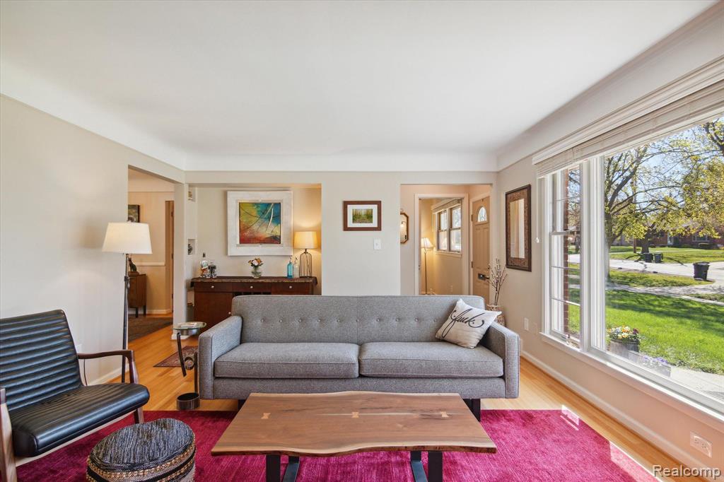 16976 Beverly Road Beverly Hills, MI 48025 - Photo 5 of 30