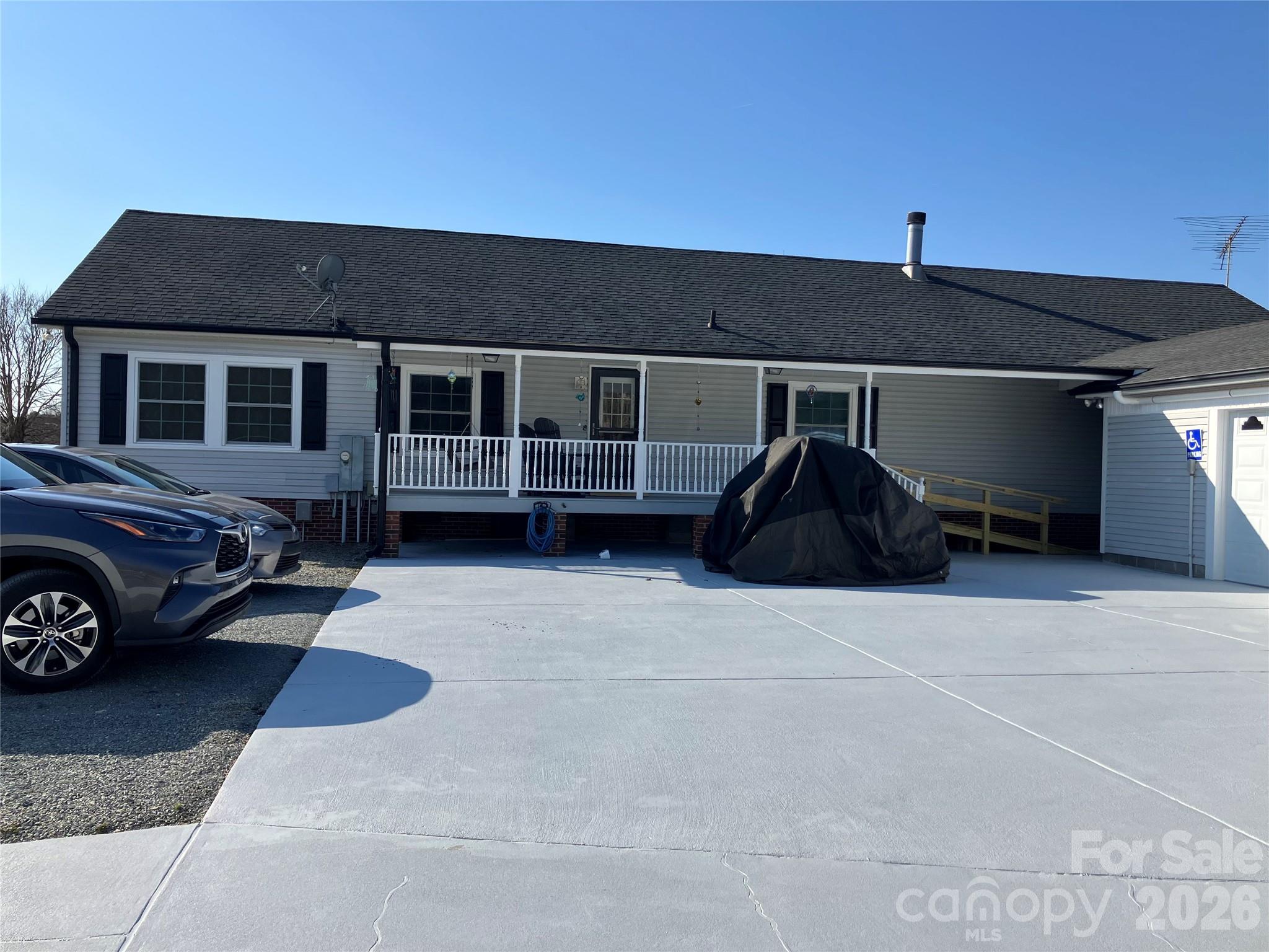 13215 Pine Bluff Road Midland, NC 28107 - Photo 5 of 48 a front view of a house with a yard