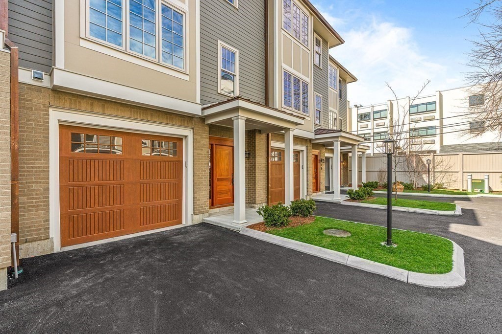 21 Crowninshield Road, Unit 17 Brookline, MA 02446 - Photo 2 of 12 Gallery Image 2