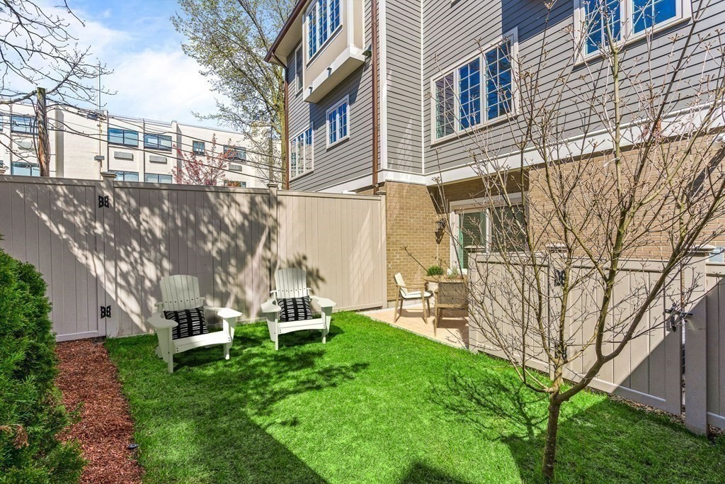 21 Crowninshield Road, Unit 17 Brookline, MA 02446 - Photo 5 of 12 Gallery Image 5