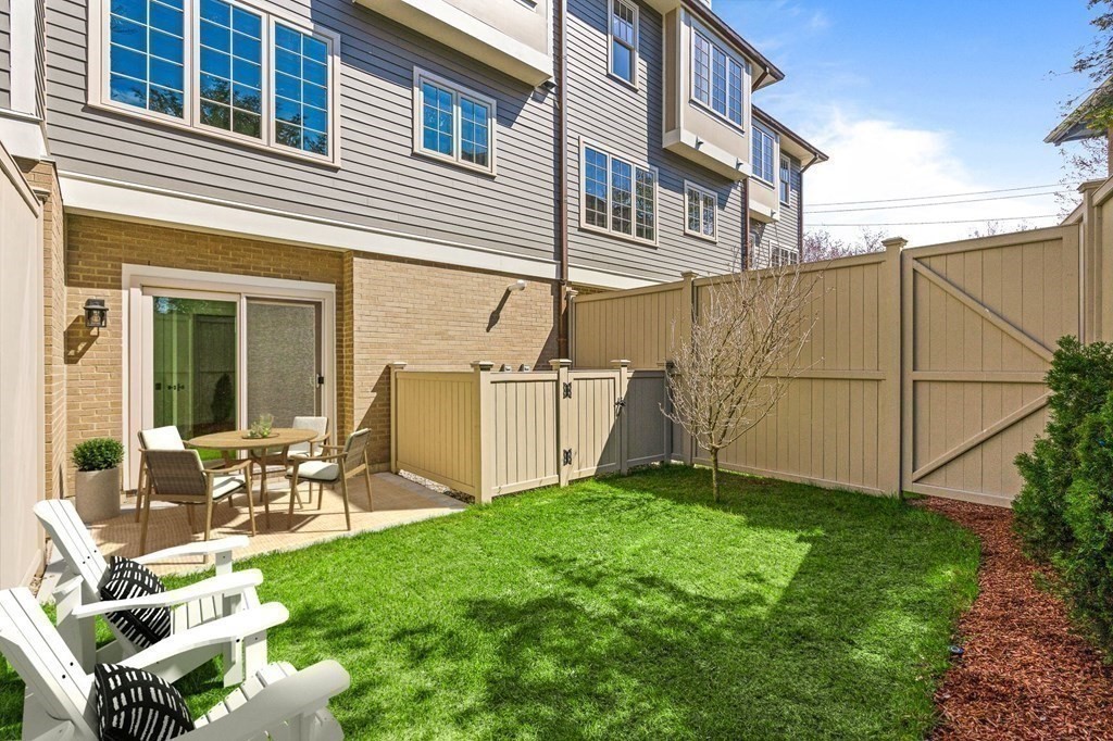 21 Crowninshield Road, Unit 17 Brookline, MA 02446 - Photo 6 of 12 Gallery Image 6