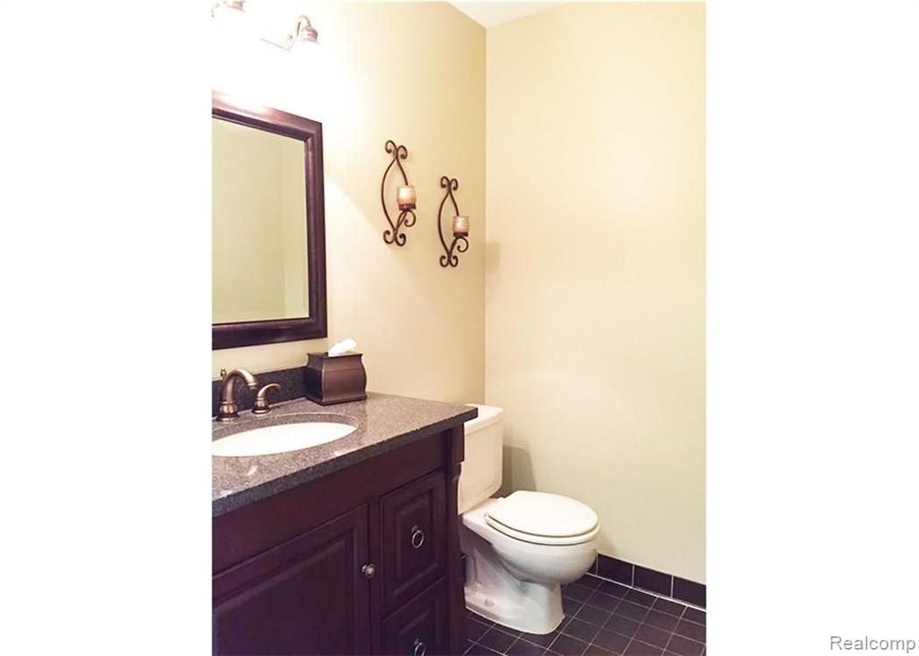 1804 Thomas Court, Unit 206 Rochester Hills, MI 48309 - Photo 7 of 17