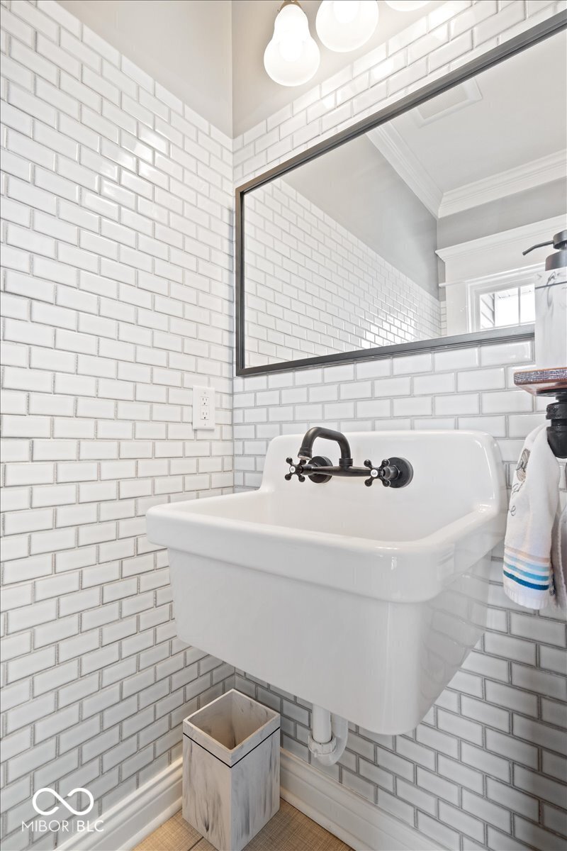 9749 Thorne Cliff Way, Unit 102 Fishers, IN 46037 - Photo 6 of 29