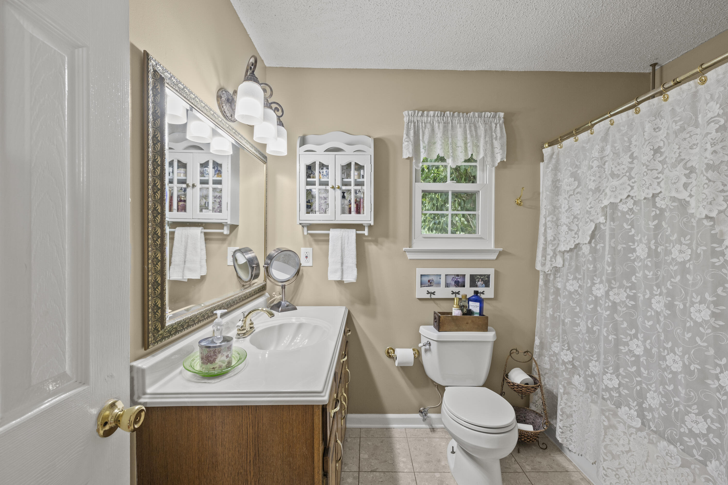 477 Middle View Drive Ringgold, GA 30736 - Photo 20 of 33 Bathroom