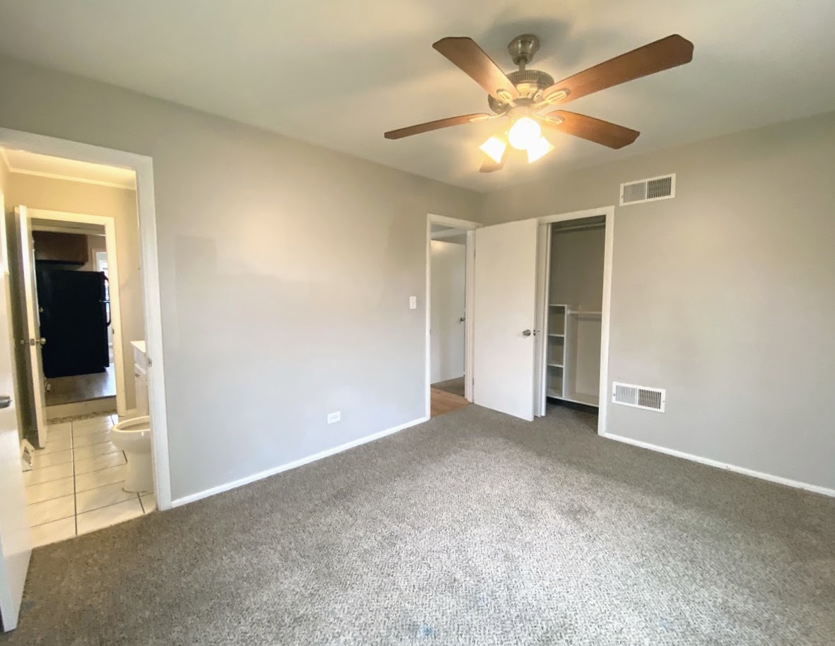 23922 South Cretewood Lane Crete, IL 60417 - Photo 8 of 18 a view of an empty room and window