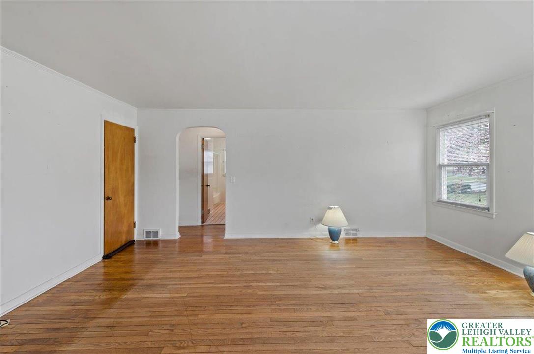 736 Old Philadelphia Road Easton, PA 18042 - Photo 4 of 32 Gallery Image 4