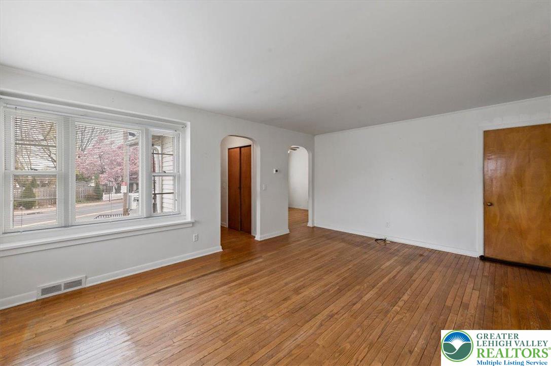736 Old Philadelphia Road Easton, PA 18042 - Photo 6 of 32 Gallery Image 6