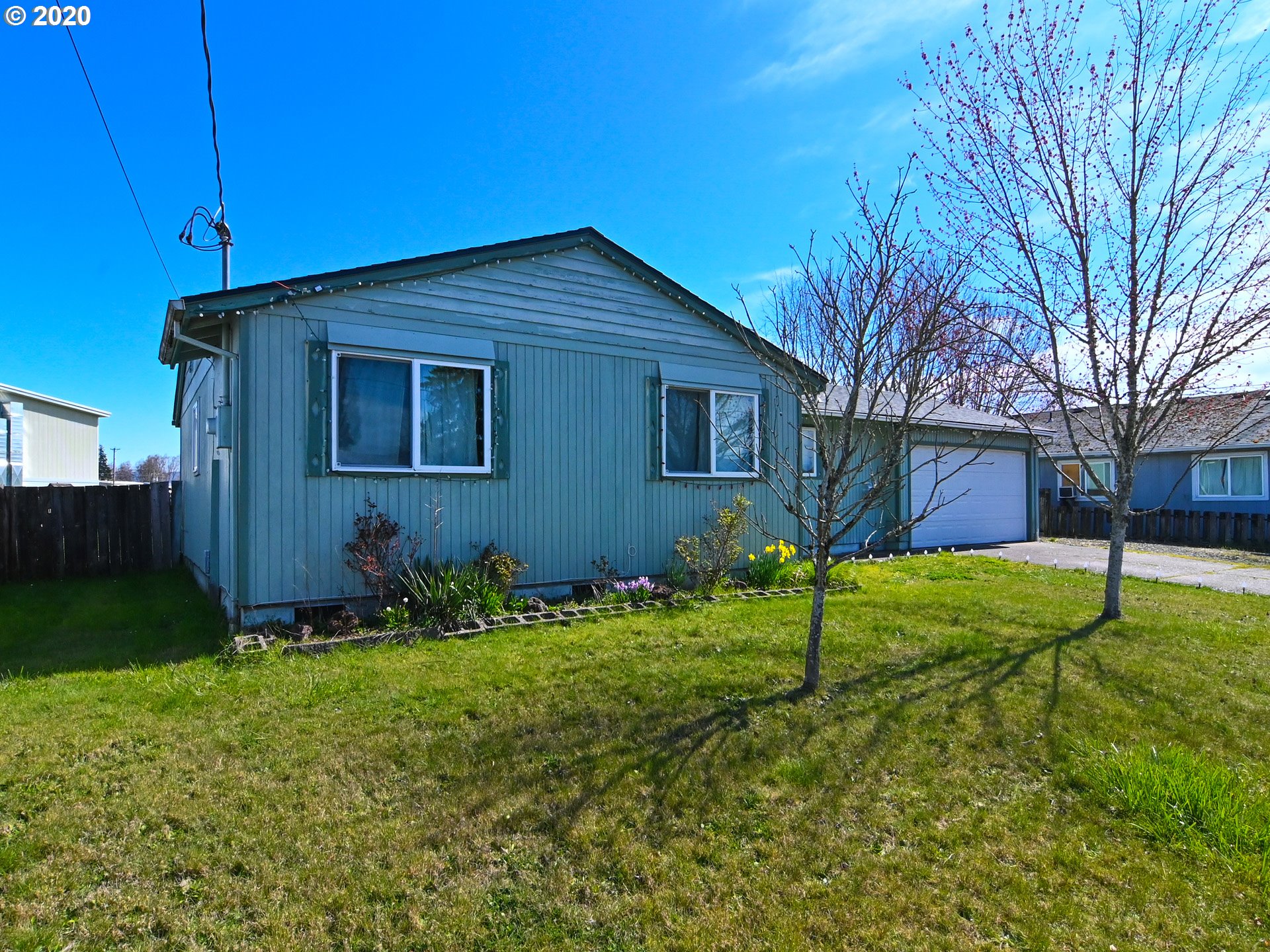 411 40th Street Springfield, OR 97478 - Photo 3 of 16