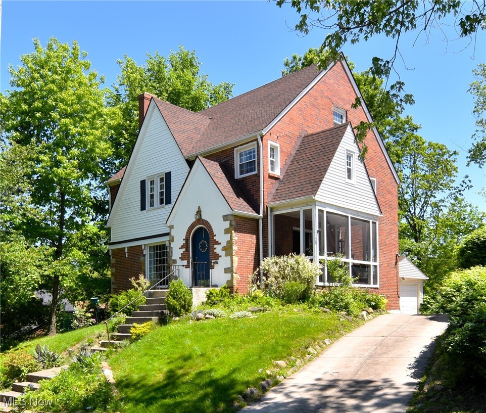 2369 Queenston Road Cleveland, OH 44118 - Photo 2 of 46 Gallery Image 2