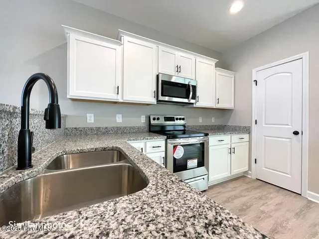 $254,900 | 724 Cross Brg Way, Sneads Ferry, NC 28460