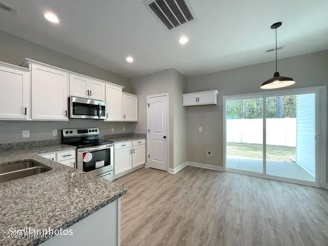 $254,900 | 724 Cross Brg Way, Sneads Ferry, NC 28460