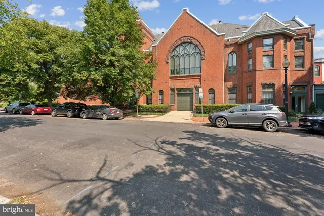 $2,700 | 902 D Street Southeast, Unit 1, Washington, DC 20003