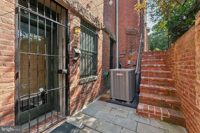 $2,700 | 902 D Street Southeast, Unit 1, Washington, DC 20003
