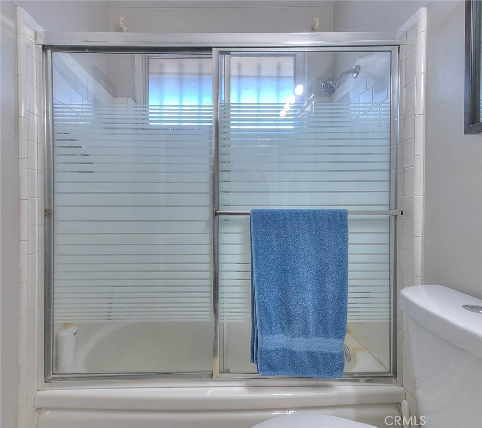11229 Town & Country Drive Riverside, CA 92505 - Photo 23 of 36 Primary bedroom bathroom 2