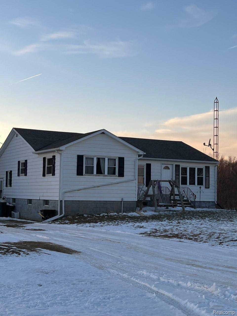 5833 Slattery Road North Branch, MI 48461 - Photo 1 of 8 thumbnail_IMG_0536.jpg