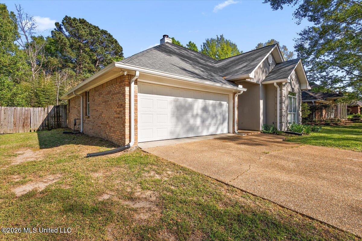 559 Spring Hill Drive Madison, MS 39110 - Photo 2 of 30 02-HTP_6090