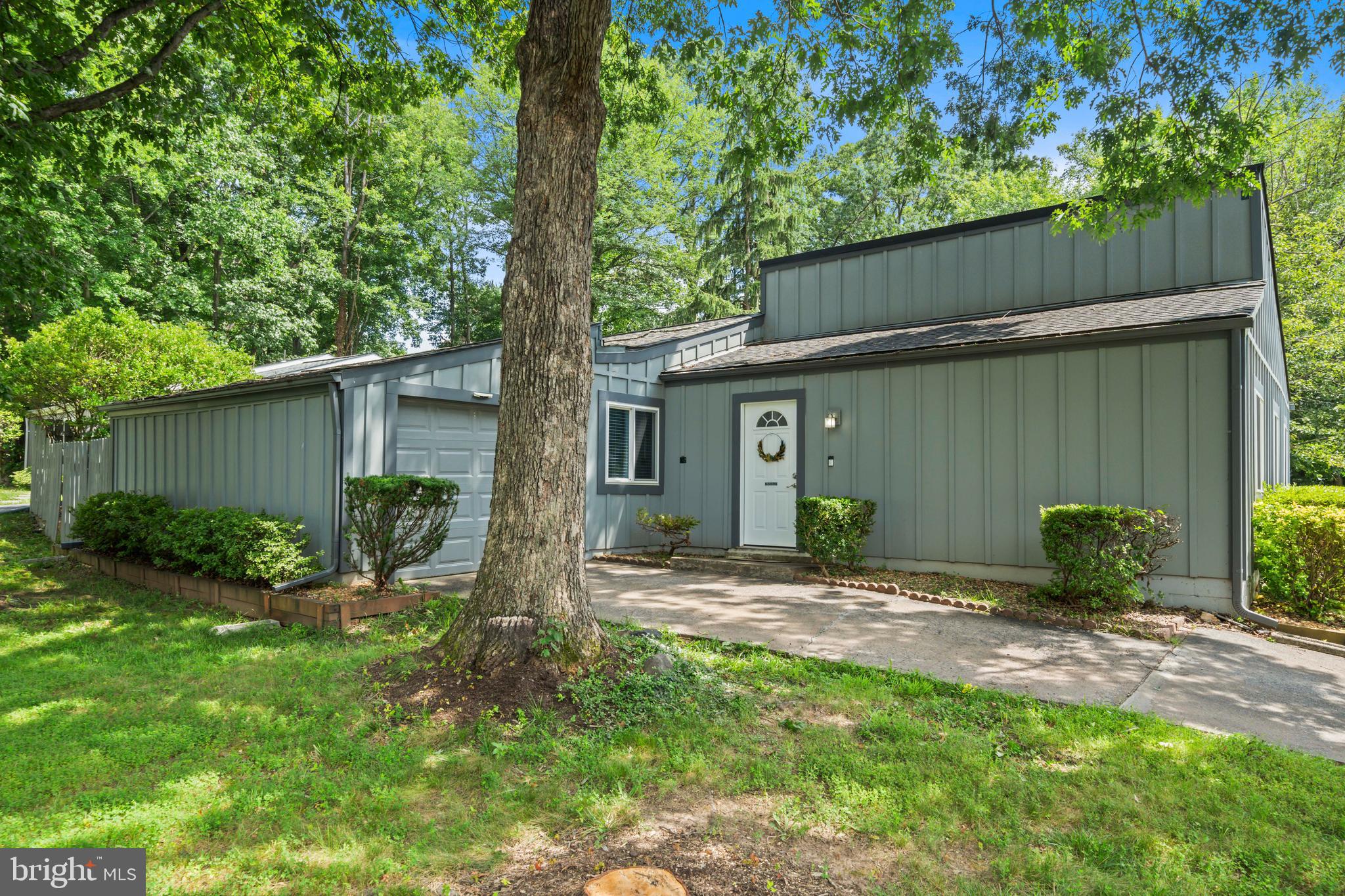 12201 Nutmeg Lane Reston, VA 20191 - Photo 3 of 32