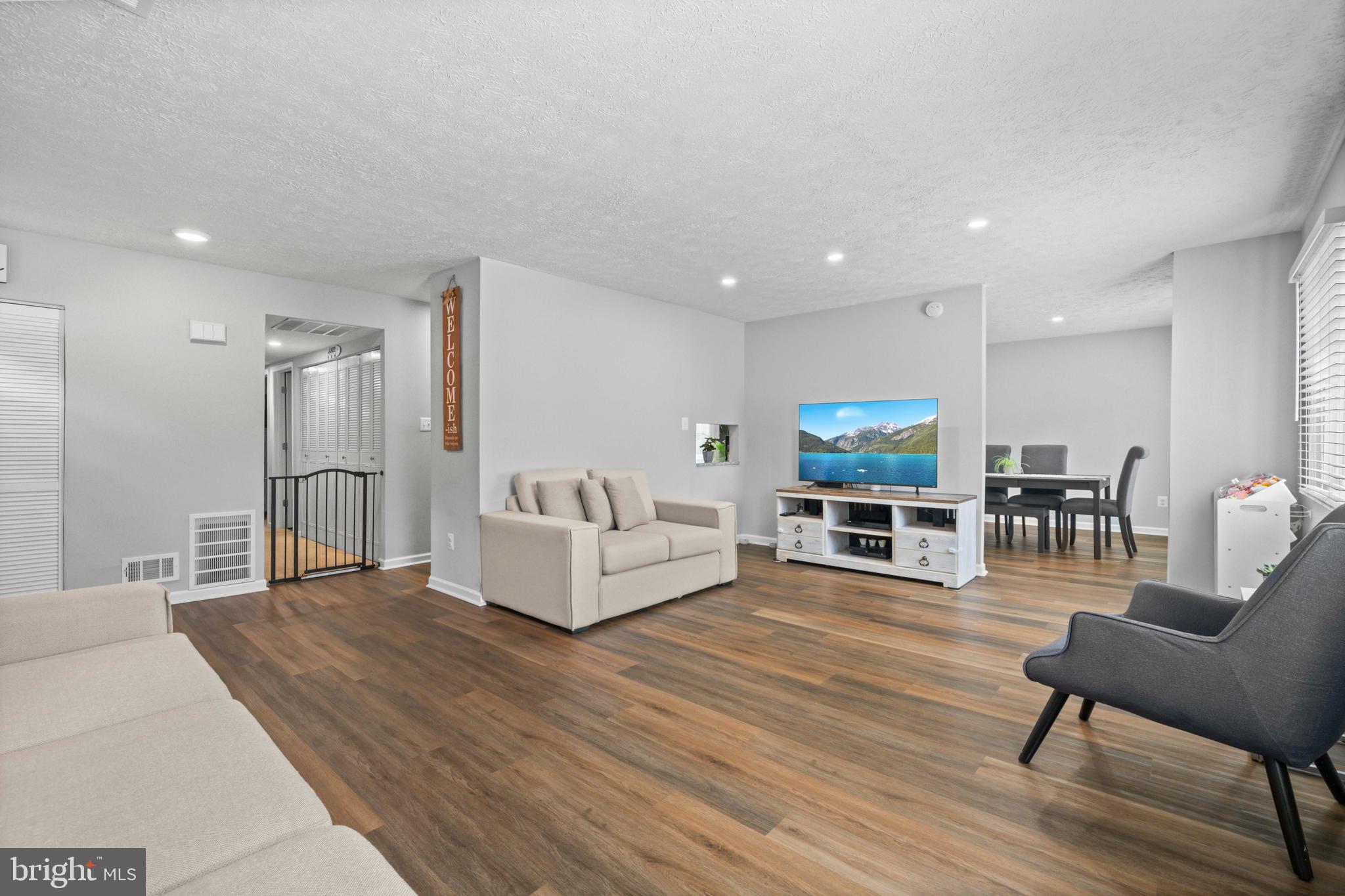 12201 Nutmeg Lane Reston, VA 20191 - Photo 7 of 32