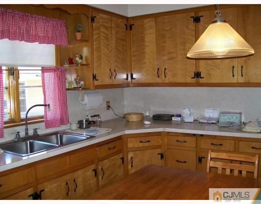22 7th Street Edison, NJ 08837 - Photo 4 of 10 Gallery Image 4