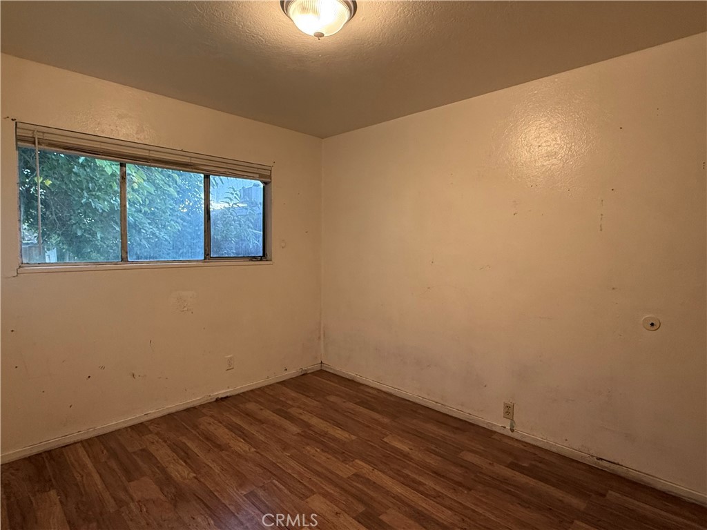 1616 East 21st Street Merced, CA 95340 - Photo 11 of 22 an empty room with a window