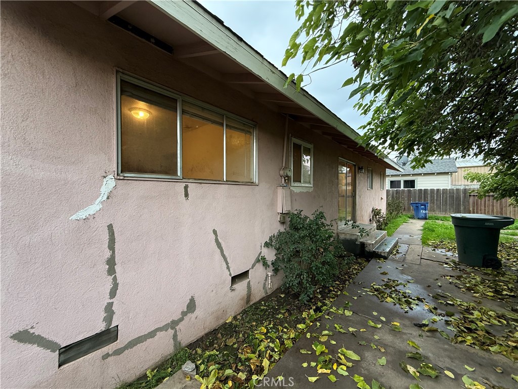 1616 East 21st Street Merced, CA 95340 - Photo 20 of 22 a backyard of a house with seating space
