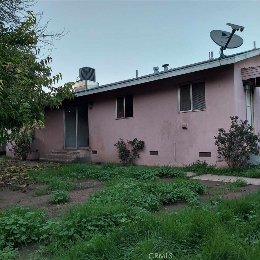 1616 East 21st Street Merced, CA 95340 - Photo 21 of 22 a front view of a house with garden