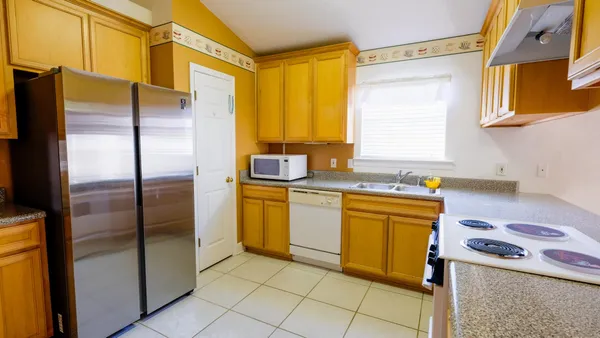 $2,300 | 3292 Emerson Lane, Tallahassee, FL 32317