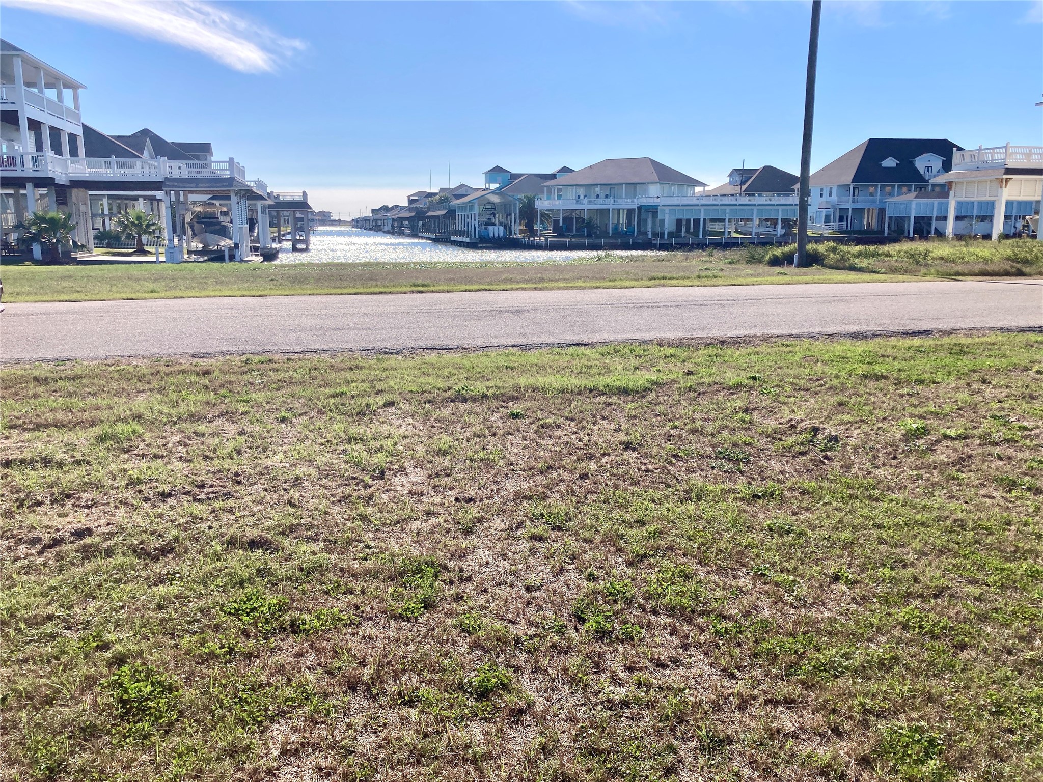 1270 Lagoon Drive Crystal Beach, TX 77650 - Photo 4 of 9