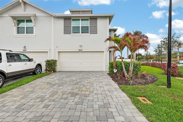 $445,000 | 5610 Southeast Edgewater Circle, Stuart, FL 34997