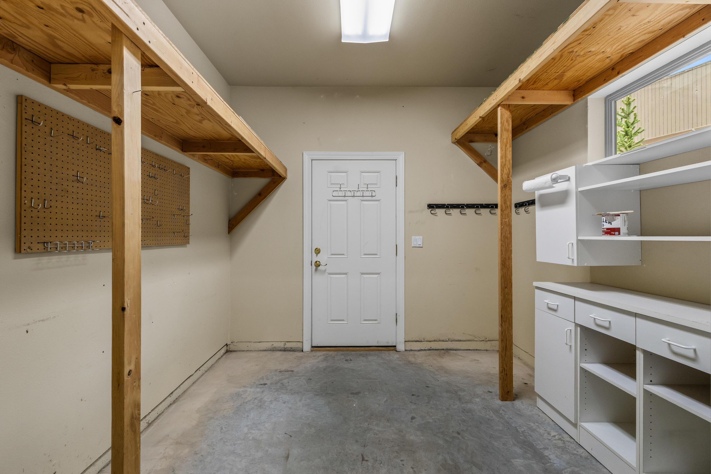 19598 Green Lakes Loop Bend, OR 97702 - Photo 53 of 89 a view of an empty walk in closet