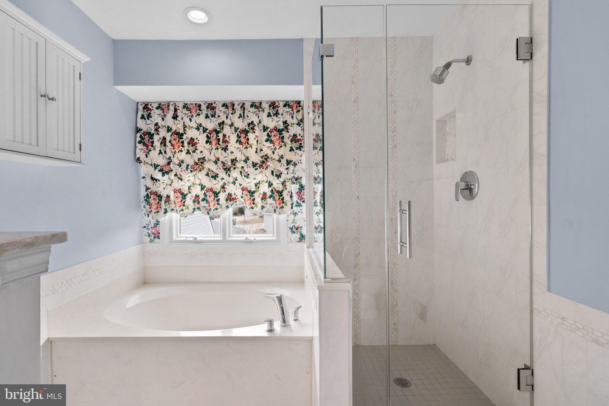 1317 Wedgewood Manor Way Reston, VA 20194 - Photo 25 of 45 Primary bath w soaking tub and separate shower
