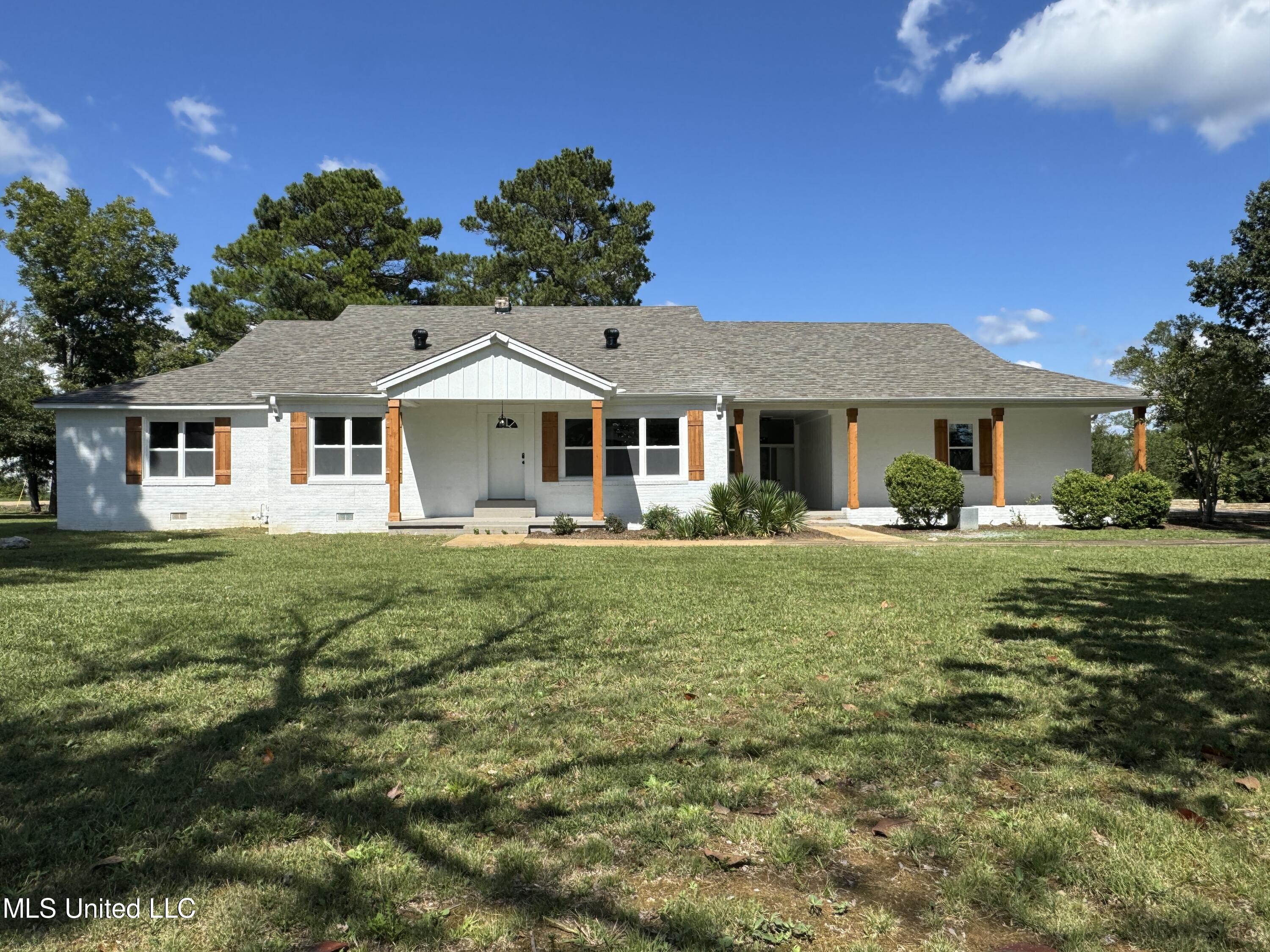 3202 Gaines Road Corinth, MS 38834 - Photo 2 of 28 IMG_4724