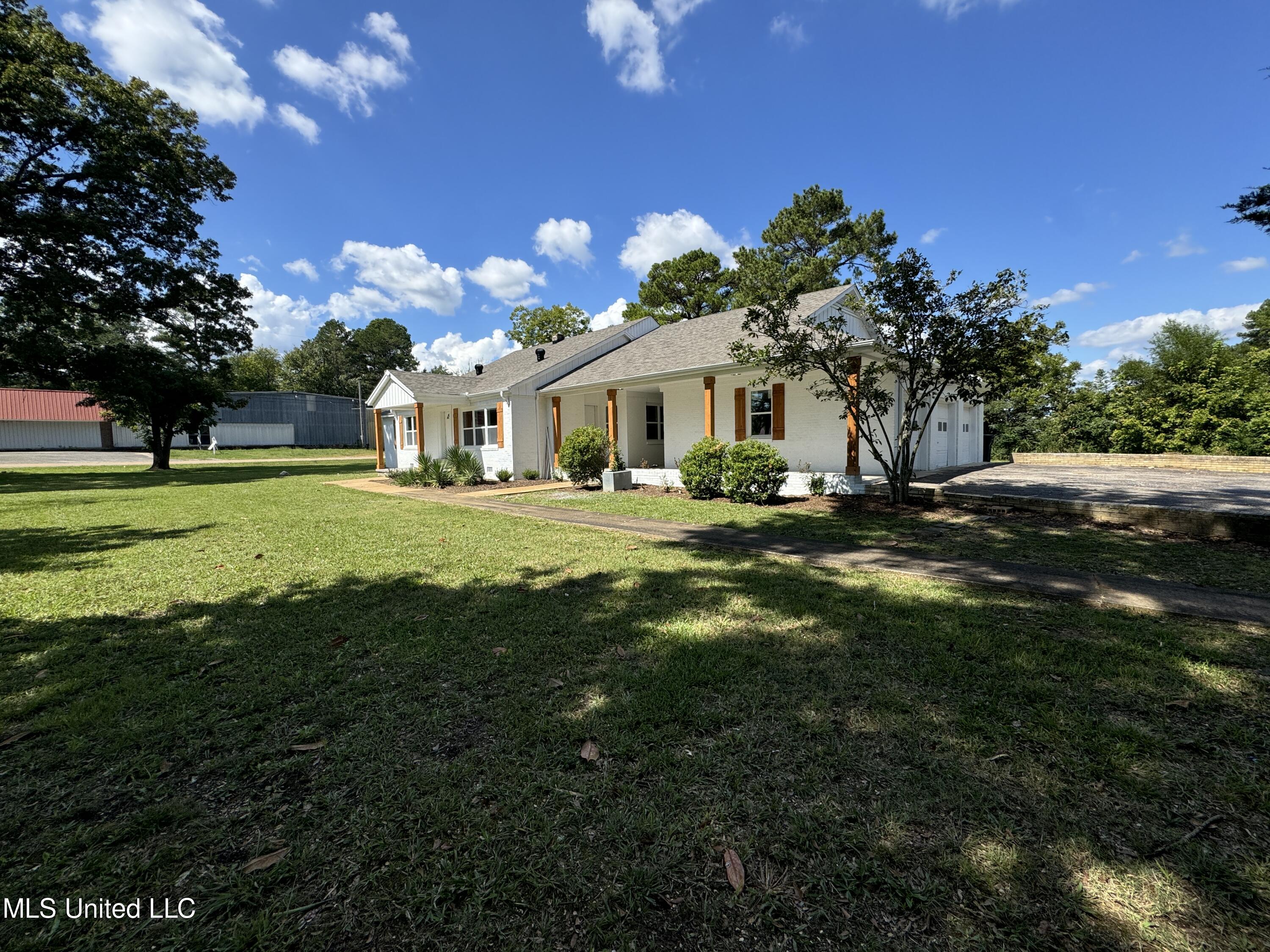 3202 Gaines Road Corinth, MS 38834 - Photo 4 of 28 IMG_4721