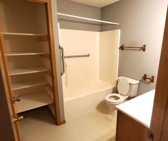 $1,050 | 1305 Bayberry Avenue, Unit 10, Olivia, MN 56277