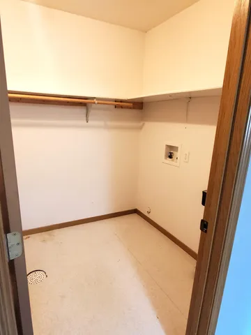 $1,050 | 1305 Bayberry Avenue, Unit 10, Olivia, MN 56277