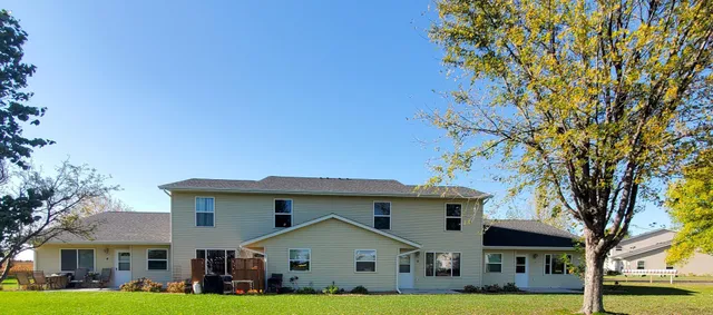 $1,050 | 1305 Bayberry Avenue, Unit 10, Olivia, MN 56277