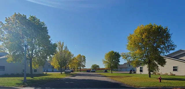 $1,050 | 1305 Bayberry Avenue, Unit 10, Olivia, MN 56277