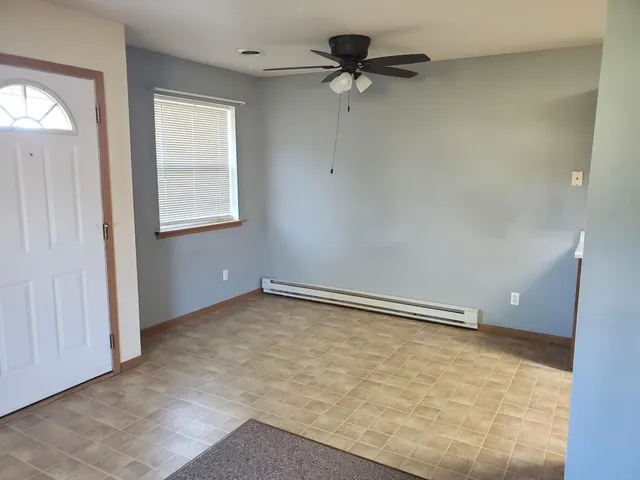 $1,050 | 1305 Bayberry Avenue, Unit 10, Olivia, MN 56277