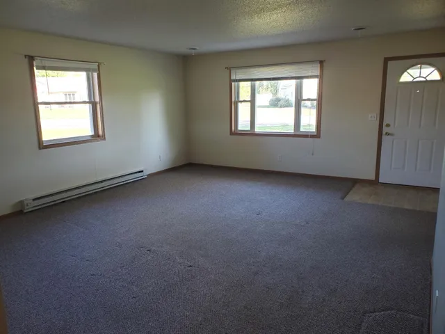 $1,050 | 1305 Bayberry Avenue, Unit 10, Olivia, MN 56277